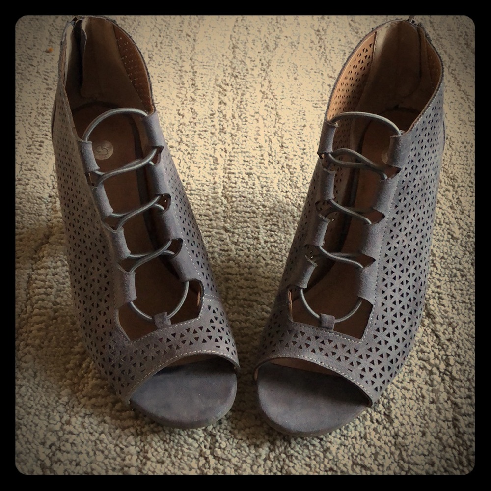 Fun grey shoes.